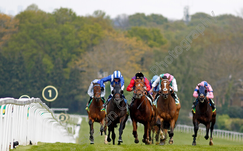 Okeechobee-0005 
 OKEECHOBEE (right, Ryan Moore) beats DESERT HERO (centre) and ISRAR (left) in The bet365 Gordon Richards Stakes
Sandown 26 Apr 2024 - Pic Steven Cargill / Racingfotos.com