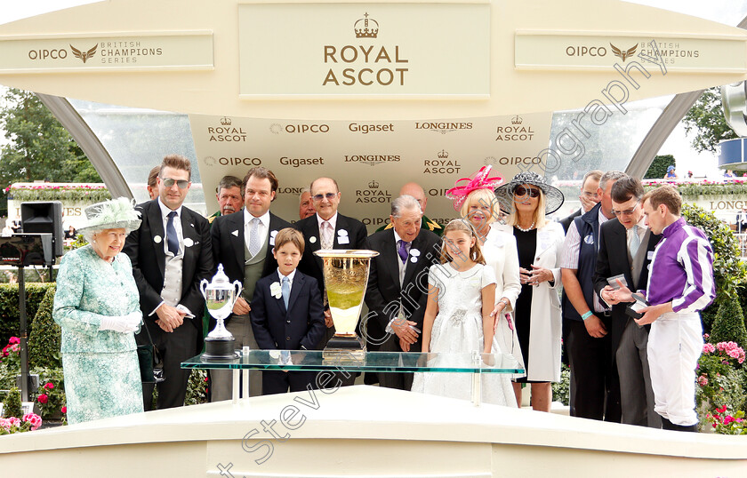 Merchant-Navy-0018 
 Presentation by The Queen for The Diamond Jubilee Stakes won by MERCHANT NAVY
Royal Ascot 23 Jun 2018 - Pic Steven Cargill / Racingfotos.com