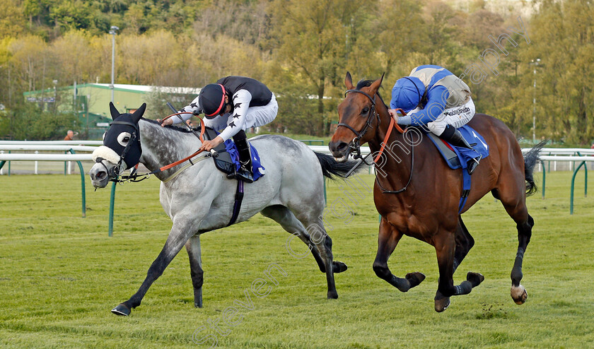 Slunovrat-0002 
 SLUNOVRAT (right, Jim Crowley) beats THISTIMENEXTYEAR (left) in The Bet & Watch At 188bet.co.uk Handicap Nottingham 1 May 2018 - Pic Steven Cargill / Racingfotos.com