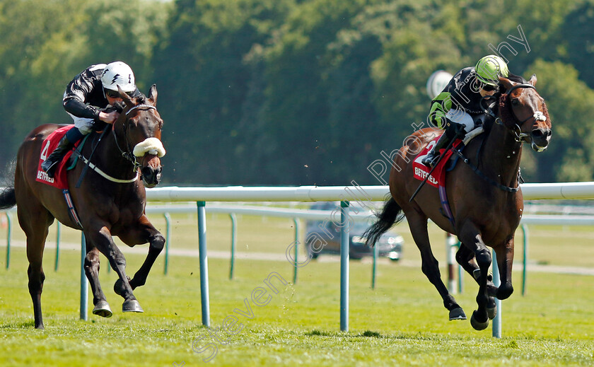 Solent-Gateway-0005 
 SOLENT GATEWAY (Hollie Doyle) beats LAW OF THE SEA (left) in The Betfred TV Hell Nook Handicap
Haydock 27 May 2023 - pic Steven Cargill / Racingfotos.com