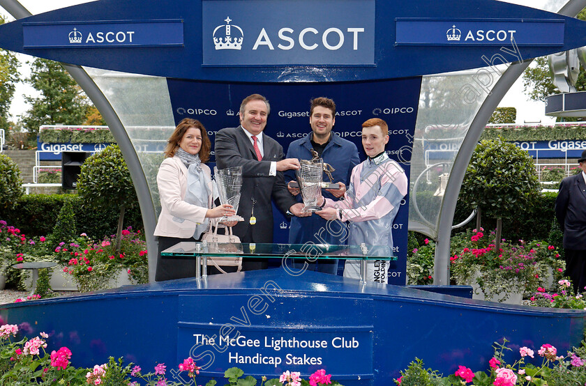 Erissmus-Maximus-0008 
 Presentation for The Mcgee Lighthouse Club Handicap Ascot 7 oct 2017 - Pic Steven Cargill / Racingfotos.com