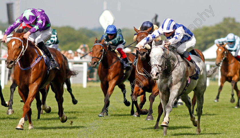 Dark-Shift-0004 
 DARK SHIFT (right, James McDonald) beats INTELLOGENT (left) in The Royal Hunt Cup
Royal Ascot 15 Jun 2022 - Pic Steven Cargill / Racingfotos.com