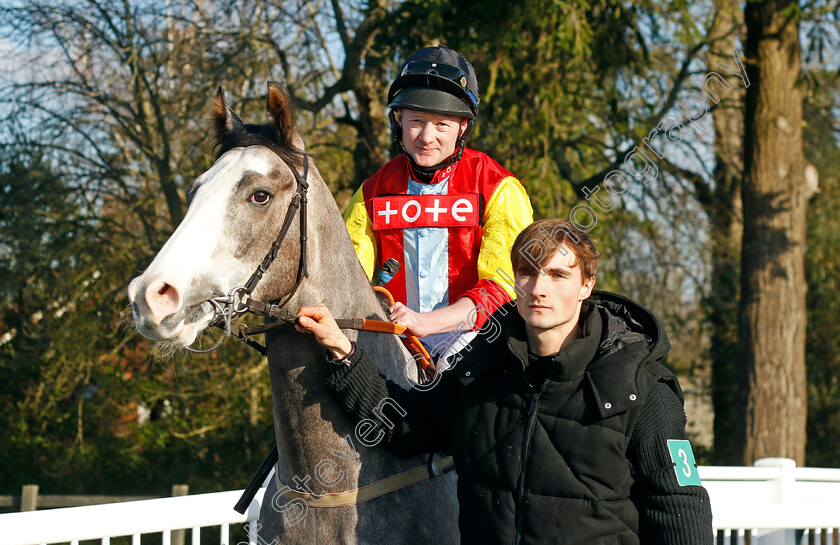 Rocking-Ends-0001 
 ROCKING ENDS (William Carson)
Lingfield 21 Jan 2023 - Pic Steven Cargill / Racingfotos.com