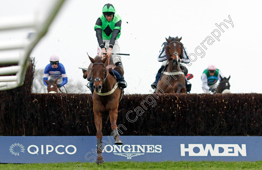 Kotmask-0002 
 KOTMASK (Caoilin Quinn) wins The Howden Handicap Chase
Ascot 21 Dec 2024 - Pic Steven Cargill / Racingfotos.com