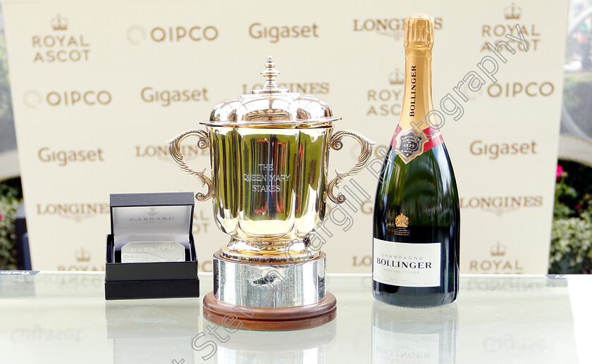 Trophies-Queen-Mary-Stakes 
 Trophies for The Queen Mary Stakes
Royal Ascot 20 Jun 2018 - Pic Steven Cargill / Racingfotos.com