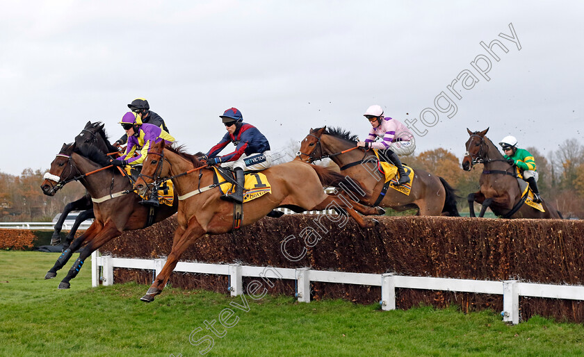 Le-Patron-0009 
 LE PATRON (left, David Noonan) beats COLONEL HARRY (centre) in The Betfair Henry VIII Novices Chase
Sandown 9 Dec 2023 - Pic Steven Cargill / Racingfotos.com