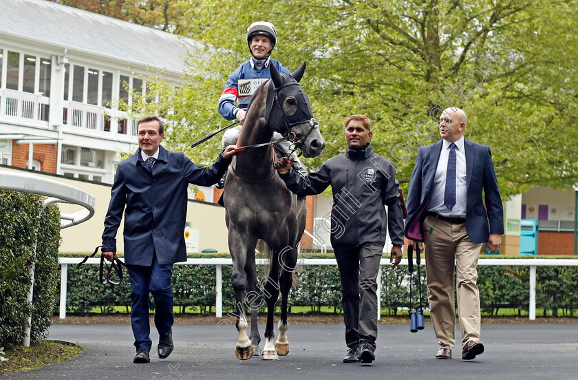 Fair-Wind-0001 
 FAIR WIND (Richard Kingscote) with trainer Owen Burrows
Ascot 1 May 2024 - Pic Steven Cargill / Racingfotos.com