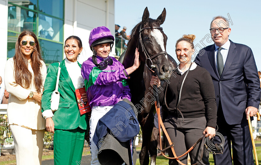 Ville-De-Grace-0011 
 VILLE DE GRACE (Ryan Moore) with owners Stephen Smith and family after The EBF Stallions John Musker Fillies Stakes
Yarmouth 15 Sep 2021 - Pic Steven Cargill / Racingfotos.com