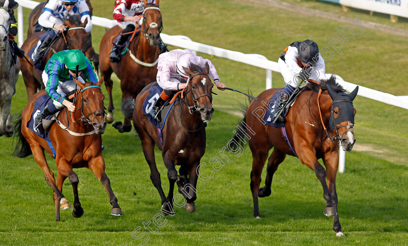 Sniper s-Eye-0001 
 SNIPER'S EYE (right, Silvestre de Sousa) beats ROXANNE (centre) and AFLOAT (left) in The SPP That Get You Noticed Handicap
Yarmouth 17 Sep 2024 - Pic Steven Cargill / Racingfotos.com