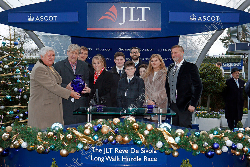 Sam-Spinner-0019 
 Presentation for The JLT Reve De Sivola Long Walk Hurdle Ascot 23 Dec 2017 - Pic Steven Cargill / Racingfotos.com