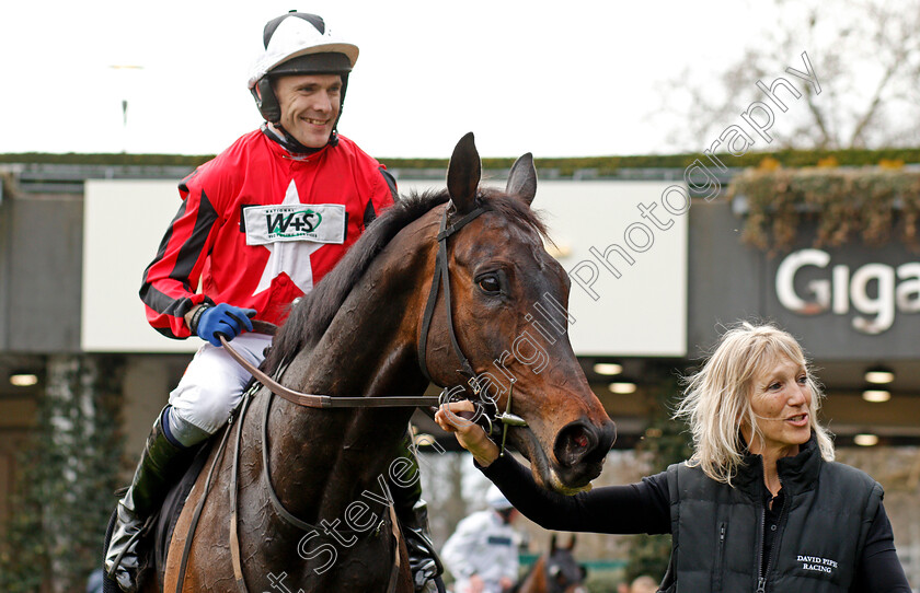 Rathlin-Rose-0012 
 RATHLIN ROSE (Tom Scudamore) after The Grandnational.fans Veterans Handicap Chase Ascot 25 Mar 2018 - Pic Steven Cargill / Racingfotos.com