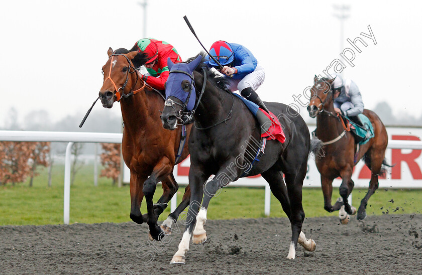 Fennaan-0003 
 FENNAAN (right, Robert Havlin) beats MAGNIFICENT (left) in The Bet At racinguk.com Novice Median Auction Stakes Div1 Kempton 11 Apr 2018 - Pic Steven Cargill / Racingfotos.com