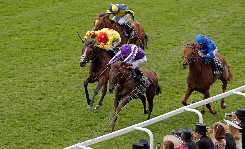 Perotto-0003 
 PEROTTO (Oisin Murphy) beats LIFFEY RIVER (left) and QUINTILLUS (right) in The Britannia Stakes
Royal Ascot 17 Jun 2021 - Pic Steven Cargill / Racingfotos.com