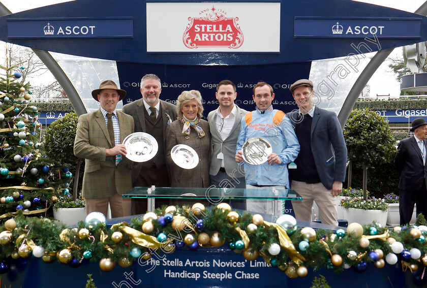 Divine-Spear-0015 
 Presentation for The Stella Artois Novices Limited Handicap Chase Ascot 22 Dec 2017 - Pic Steven Cargill / Racingfotos.com