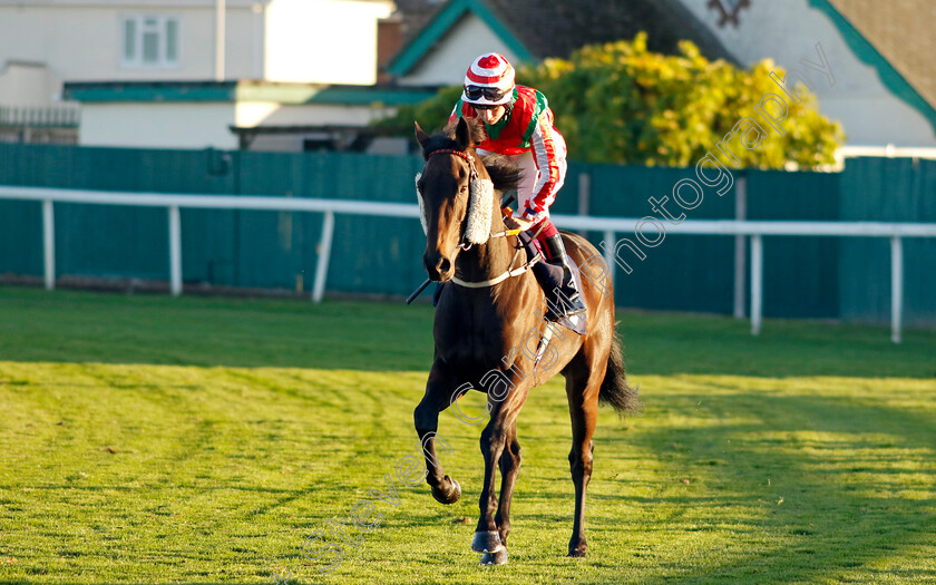 The-Spotlight-Kid-0006 
 THE SPOTLIGHT KID (Cieren Fallon) winner of The Peter Dunnett Memorial Handicap
Yarmouth 18 Oct 2022 - Pic Steven Cargill / Racingfotos.com