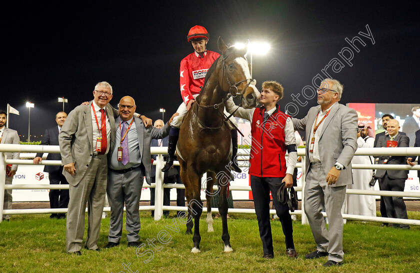 Spirit-Dancer-0019 
 SPIRIT DANCER (Oisin Orr) with Sir Alex Ferguson, Ged Mason and Richard Fahey after The Bahrain International Trophy
Kingdom of Bahrain 15 Nov 2024 - Pic Steven Cargill / Racingfotos.com