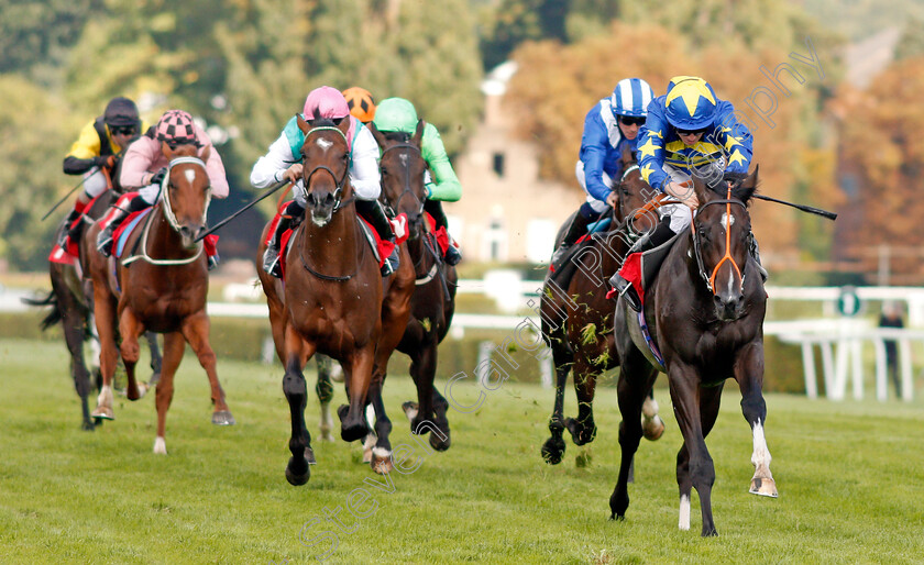 Bathsheba-Bay-0002 
 BATHSHEBA BAY (Ryan Moore) wins The British Stallion Studs EBF Maiden Stakes Div2 Sandown 1 Sep 2017 - Pic Steven Cargill / Racingfotos.com