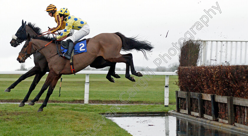 Virak-0004 
 VIRAK (nearside, Natalie Parker) beats EARTH LEADER (farside, Angus Cheleda) in the Stewart Tory Memorial Open Hunters Chase
Wincanton 30 Jan 2020 - Pic Steven Cargill / Racingfotos.com