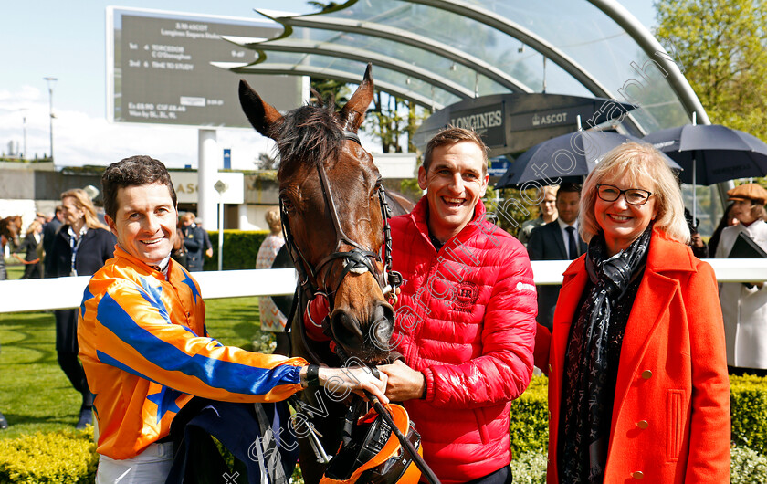 Torcedor-0011 
 TORCEDOR (Colm O'Donoghue) with owner Mrs Ellis after The Longines Sagaro Stakes Ascot 2 May 2018 - Pic Steven Cargill / Racingfotos.com