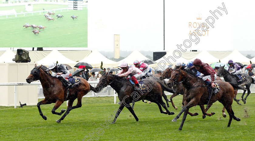 Circus-Maximus-0001 
 CIRCUS MAXIMUS (left, Ryan Moore) beats KING OF COMEDY (right) and TOO DARN HOT (centre) in The St James's Palace Stakes (as Ryan Moore drops whip)
Royal Ascot 18 Jun 2019 - Pic Steven Cargill / Racingfotos.com