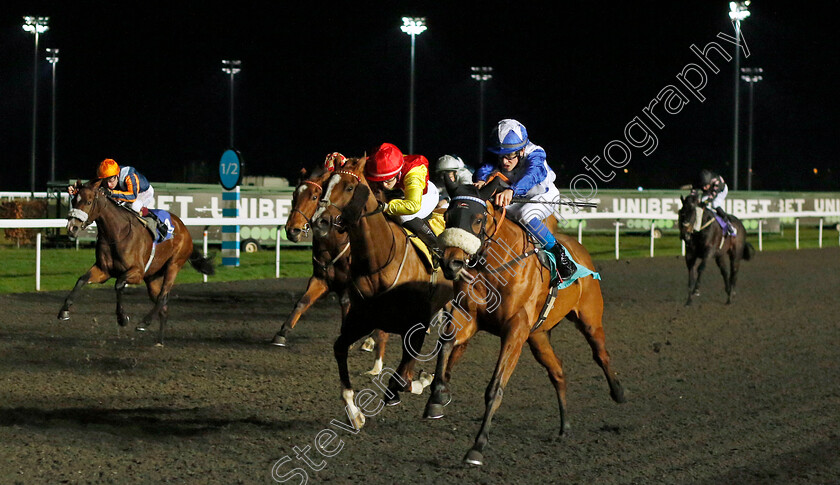 Aspire-To-Glory-0003 
 ASPIRE TO GLORY (Tommie Jakes) beats COMPTON BAY (centre) in The Try Unibet's New Acca Boosts Nursery
Kempton 13 Dec 2023 - Pic Steven Cargill / Racingfotos.com