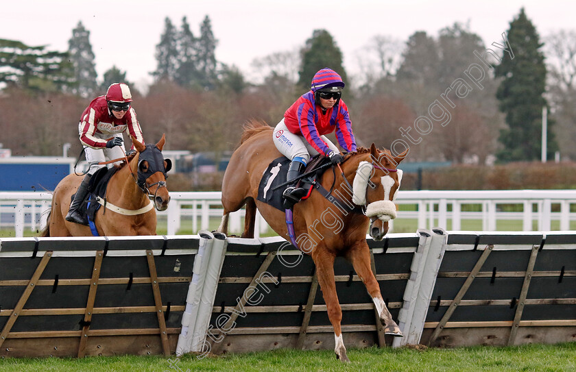 Thank-You-Ma am-0002 
 THANK YOU MA'AM (Olive Nicholls) wins The Thames Materials Novices Handicap Hurdle
Ascot 21 Dec 2024 - Pic Steven Cargill / Racingfotos.com