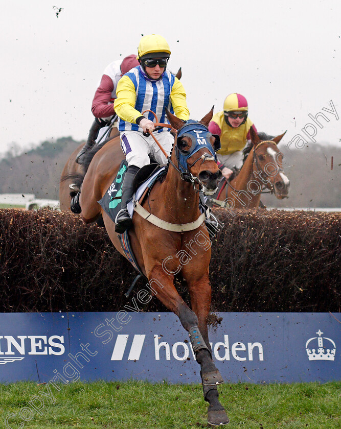 Sussex-Ranger-0002 
 SUSSEX RANGER (Jamie Moore)
Ascot 22 Jan 2022 - Pic Steven Cargill / Racingfotos.co