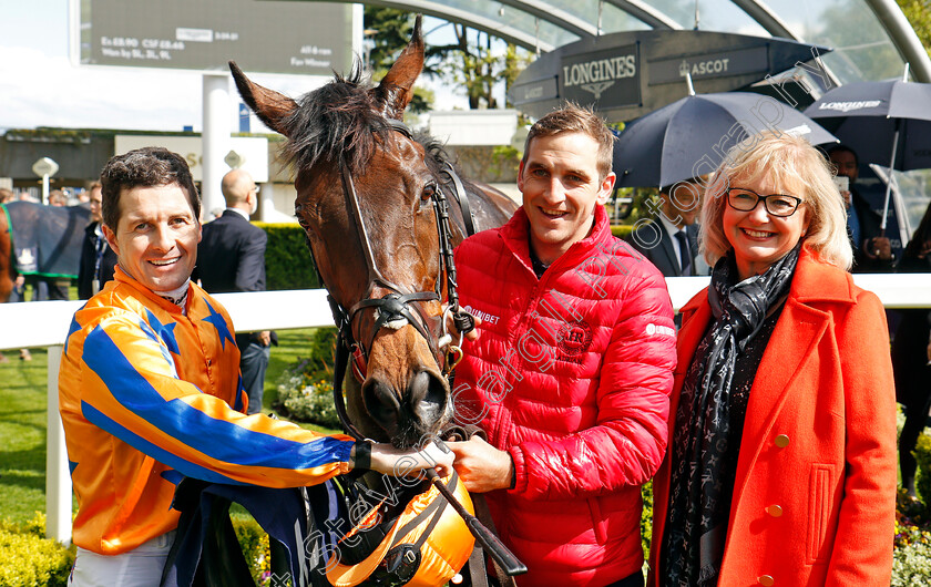 Torcedor-0012 
 TORCEDOR (Colm O'Donoghue) with owner Mrs Ellis after The Longines Sagaro Stakes Ascot 2 May 2018 - Pic Steven Cargill / Racingfotos.com