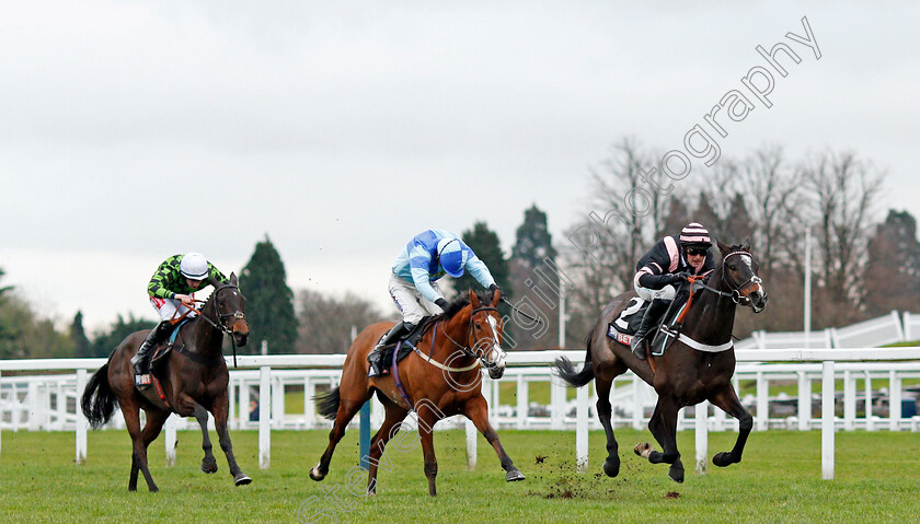 Claimantakinforgan-0001 
 CLAIMANTAKINFORGAN (Nico de Boinville) beats DR DES (centre) in The Sky Bet Supreme Trial Novices Hurdle Ascot 22 Dec 2017 - Pic Steven Cargill / Racingfotos.com