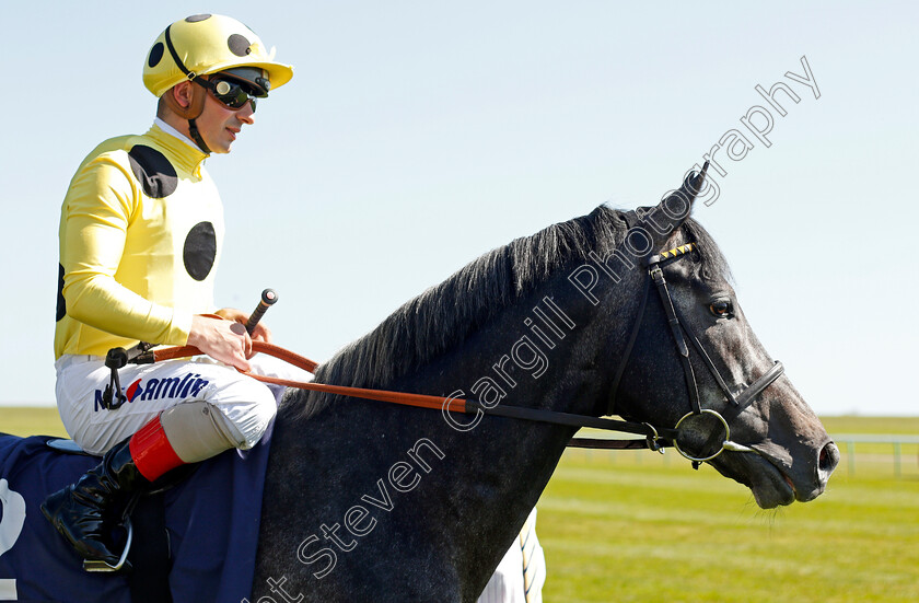 Defoe-0001 
 DEFOE (Andrea Atzeni) before The Dunaden Jockey Club Stakes Newmarket 5 May 2018 - Pic Steven Cargill / Racingfotos.com