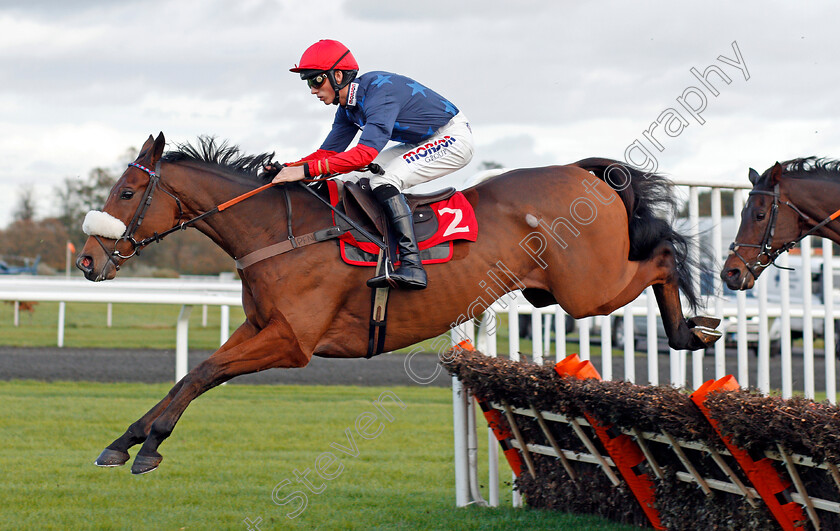 Old-Guard-0002 
 OLD GUARD (Harry Cobden) wins The Matchbook VIP Hurdle Kempton 22 Oct 2017 - Pic Steven Cargill / Racingfotos.com