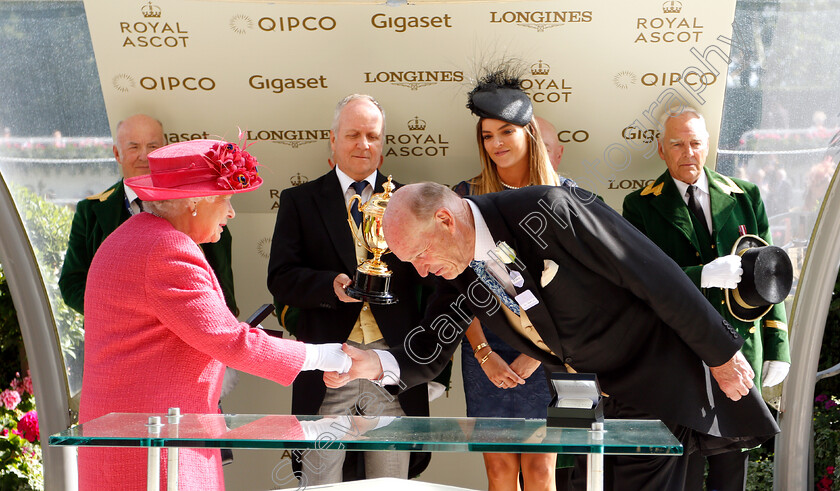 Stradivarius-0023 
 Presentation by The Queen to John Gosden after The Gold Cup
Royal Ascot 21 Jun 2018 - Pic Steven Cargill / Racingfotos.com