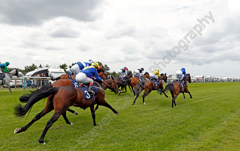 Yarmouth-0004 
 The field races past the holiday camp site shortly after the start of the Mansionbet Beaten By A Head Maiden Handicap
Yarmouth 22 Jul 2020 - Pic Steven Cargill / Racingfotos.com