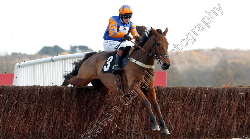 Knocknanuss-0007 
 KNOCKNANUSS (Jamie Moore) wins The Ladbrokes Novices Handicap Chase
Newbury 30 Nov 2018 - Pic Steven Cargill / Racingfotos.com