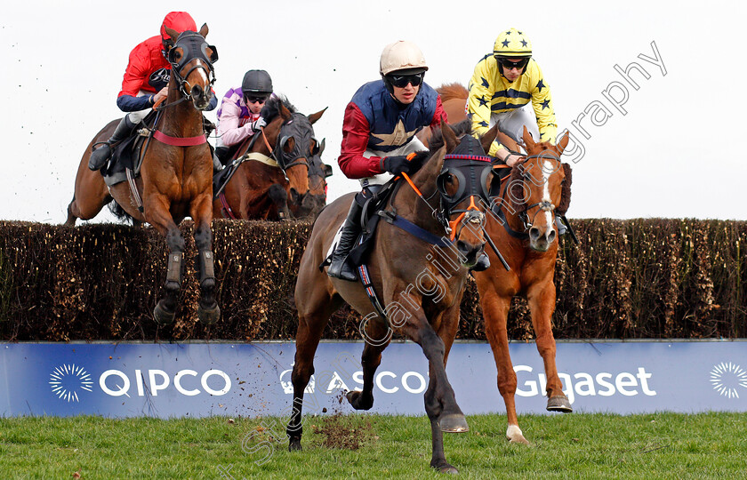 Loose-Chips-0002 
 LOOSE CHIPS (centre, Paul O'Brien) jumps with NO DUFFER (right) and HOUBLON DES OBEAUX (left) Ascot 25 Mar 2018 - Pic Steven Cargill / Racingfotos.com