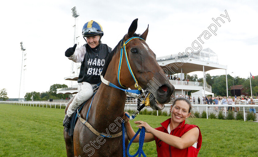 Castillo-0008 
 CASTILLO (Josefin Landgren) after winning The Lady Jockeys Thoroughbred World Championship Round 5
Josefin celebrates winning the overall title
Bro Park Sweden 5 Aug 2018 - Pic Steven Cargill / Racingfotos.com