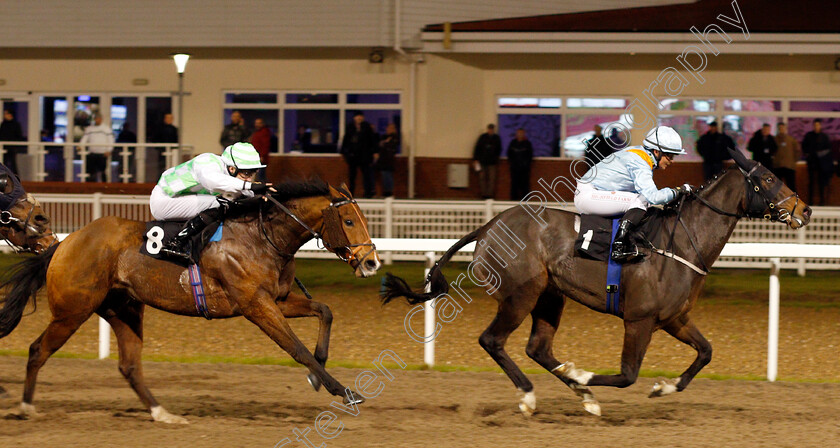 Guardia-Svizzera-0004 
 GUARDIA SVIZZERA (Paula Muir) beats GRIGGY (left) in The Irish Lotto At totesport.com Handicap
Chelmsford 25 Nov 2019 - Pic Steven Cargill / Racingfotos.com