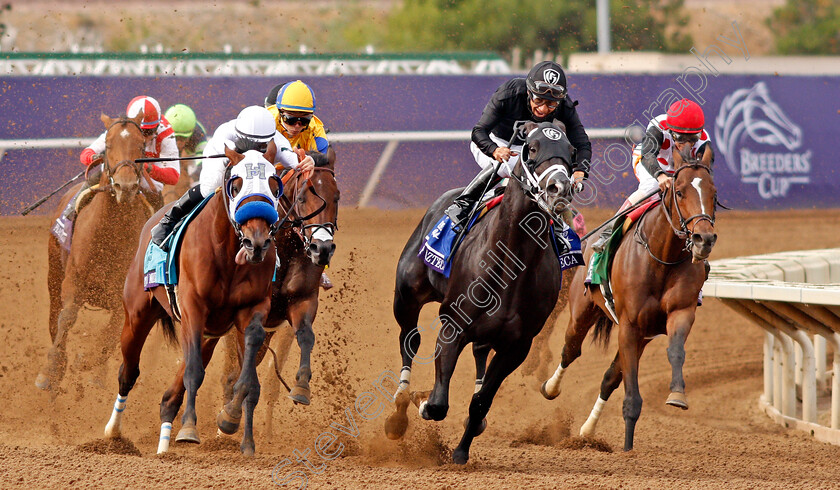 Battle-Of-Midway-0008 
 BATTLE OF MIDWAY (left, Flavian Prat) beats SHARP AZTECA (right) in The Breeders' Cup Dirt Mile, Del Mar USA 3 Nov 2017 - Pic Steven Cargill / Racingfotos.com