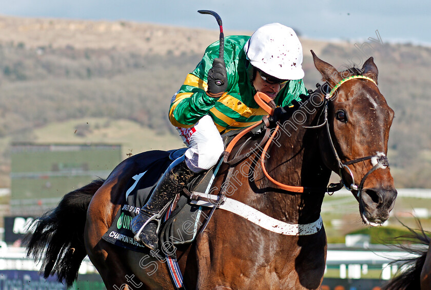 Buveur-D Air-0005 
 BUVEUR D'AIR (Barry Geraghty) wins The Unibet Champion Hurdle Challenge Trophy Cheltenham 13 Mar 2018 - Pic Steven Cargill / Racingfotos.com