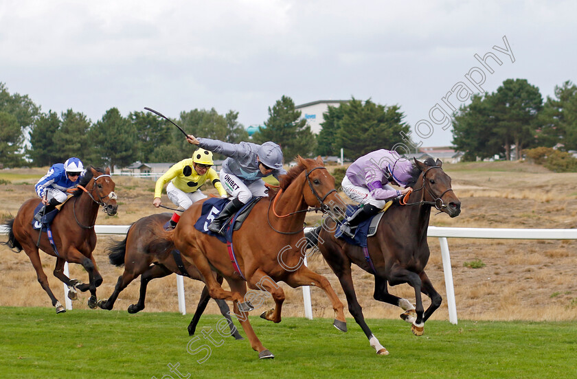 The-Gadget-Man-0004 
 THE GADGET MAN (right, Rossa Ryan) beats TRAILA (centre) in The Moulton Nurseries Handicap
Yarmouth 15 Sep 2022 - Pic Steven Cargill / Racingfotos.com