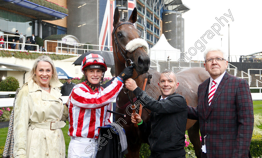 Intense-Romance-0006 
 INTENSE ROMANCE (Callum Rodriguez) with owner Hugh Malcolm Linsley after The Duke Of Edinburgh's Award Rous Stakes
Ascot 6 Oct 2018 - Pic Steven Cargill / Racingfotos.com