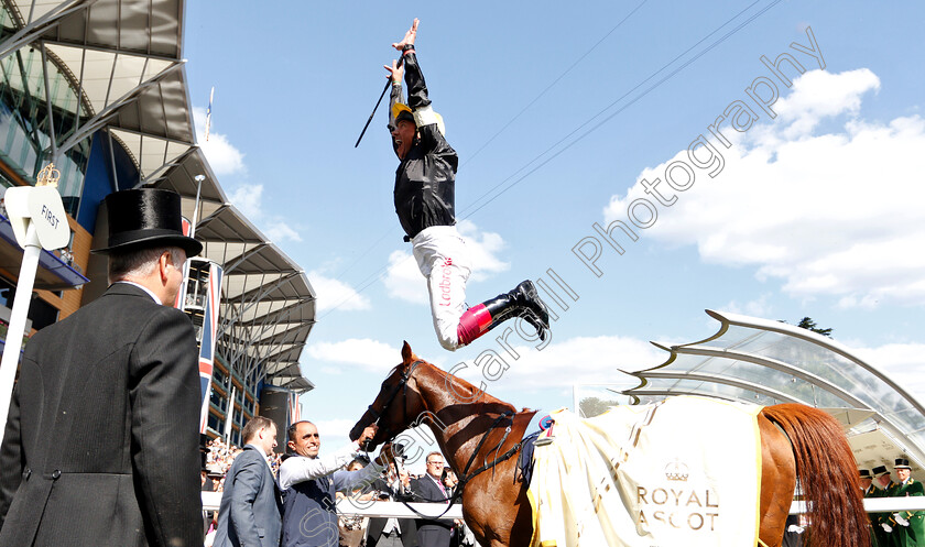 Stradivarius-0017 
 STRADIVARIUS (Frankie Dettori) after The Gold Cup
Royal Ascot 21 Jun 2018 - Pic Steven Cargill / Racingfotos.com