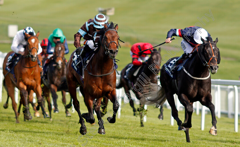 Corazon-Espinado-0001 
 CORAZON ESPINADO (left, Silvestre De Sousa) beats CUBAN HEEL (right) in The Investec Private Banking Handicap Epsom 25 Apr 2018 - Pic Steven Cargill / Racingfotos.com