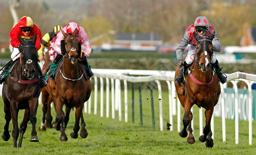 El-Jefe-0004 
 EL JEFE (Ben Smith) wins The Alder Hey Handicap Hurdle
Aintree 12 Apr 2024 - Pic Steven Cargill / Racingfotos.com