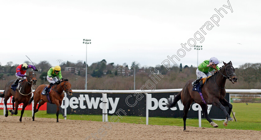 Papa-Stour-0002 
 PAPA STOUR (Oisin Murphy) wins The 32RedSport.com Handicap Wolverhampton 4 Jan 2018 - Pic Steven Cargill / Racingfotos.com