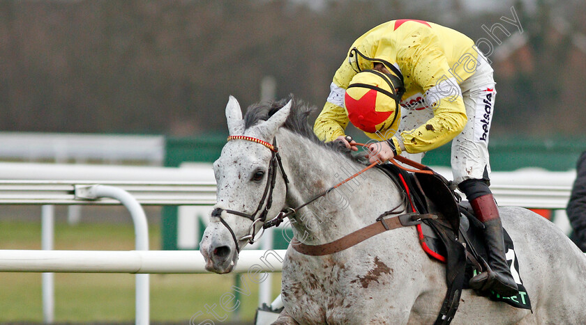 Politologue-0004 
 POLITOLOGUE (Sam Twiston-Davies) wins The Unibet Desert Orchid Chase Kempton 27 Dec 2017 - Pic Steven Cargill / Racingfotos.com