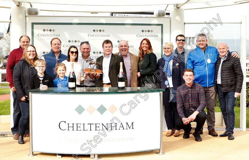 Havingagoodtime-0006 
 Presentation to the Wilde At Heart Syndicate for The Junior Jumpers Fillies Juvenile Handicap Hurdle
Cheltenham 18 Apr 2019 - Pic Steven Cargill / Racingfotos.com