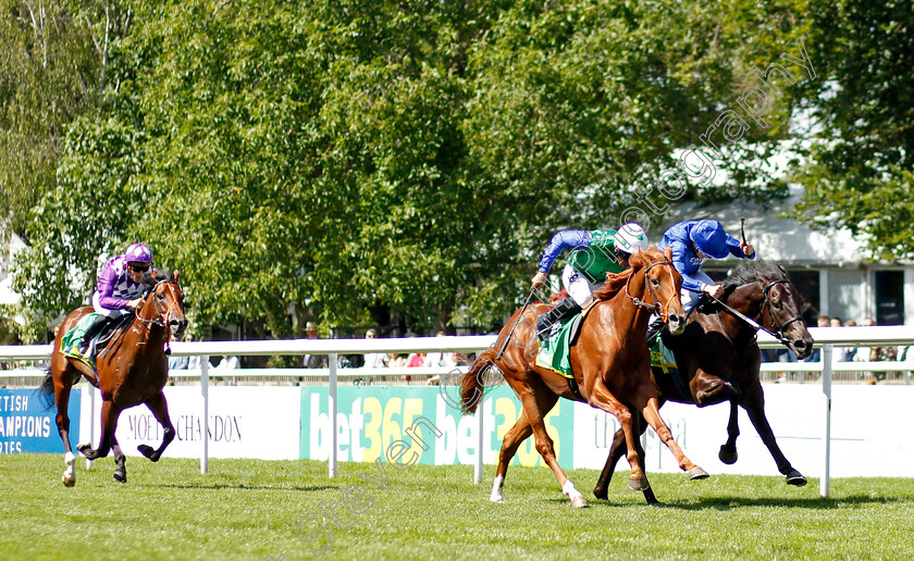 Isaac-Shelby-0004 
 ISAAC SHELBY (centre, Sean Levey) beats VICTORY DANCE (right) in The bet365 Superlative Stakes
Newmarket 9 Jul 2022 - Pic Steven Cargill / Racingfotos.com