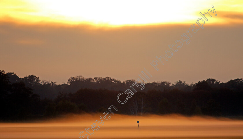 Newmarket-0001 
 A furlong marker on the gallops in the mist at sunset
Newmarket 25 Oct 2023 - Pic Steven Cargill / Racingfotos.com