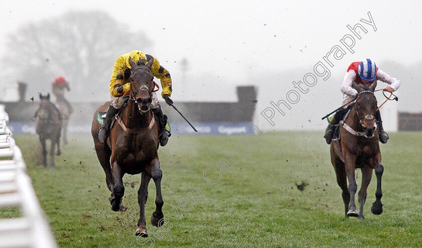 Acting-Lass-0002 
 ACTING LASS (left, Noel Fehily) beats KILCREA VALE (right) in The Bet365 Handicap Chase Ascot 20 Jan 2018 - Pic Steven Cargill / Racingfotos.com